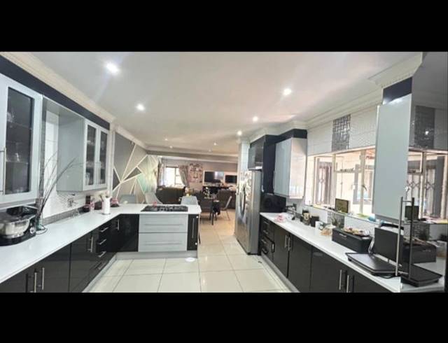 3 BEDROOM HOUSE FOR SALE IN SUNNYRIDGE